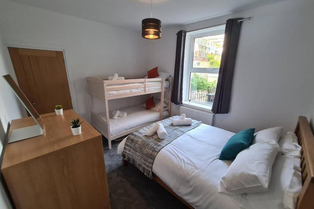 Beautiful Seaside Apartment With Parking Ventnor Exterior photo